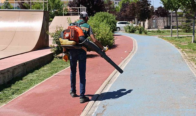 Gölbaşı'nın parklarında temizlik ve bakım çalışmaları sürüyor