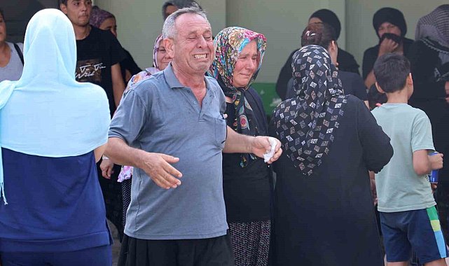 Göle düşen otomobilde can veren anne, baba ve iki kardeşin cenazesi köylerine uğurlandı