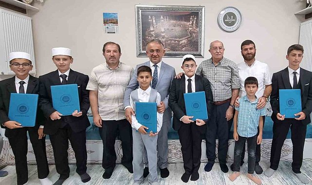 Hafızlar için belge takdim töreni düzenlendi