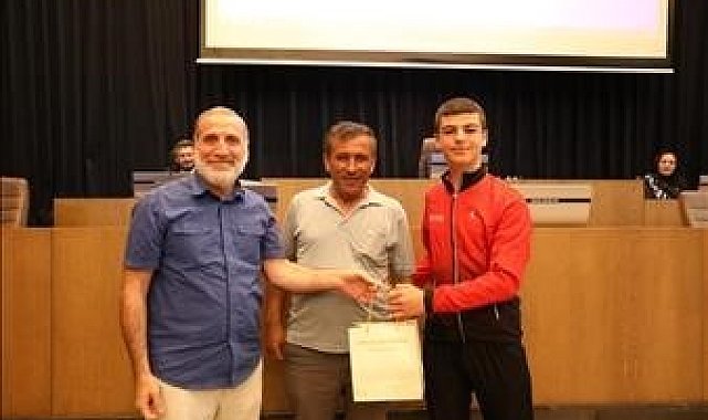 İnegöl'ün başarılı gençleri mecliste ağırlandı