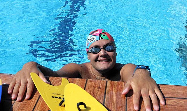 İzmir'de otizmli yüzücü Tuna'nın sıradaki hedefi Manş Denizi'ni geçmek