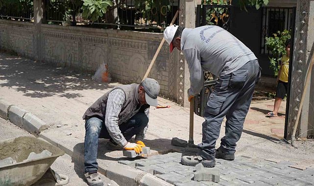 Kaldırım düzenleme çalışmaları tüm hızıyla devam ediyor