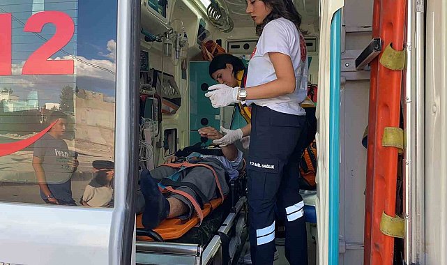 Kamyonetle motosiklet çarpıştı: 1 yaralı