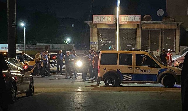 Kavgayı ayıran bekçi sırtından bıçaklandı