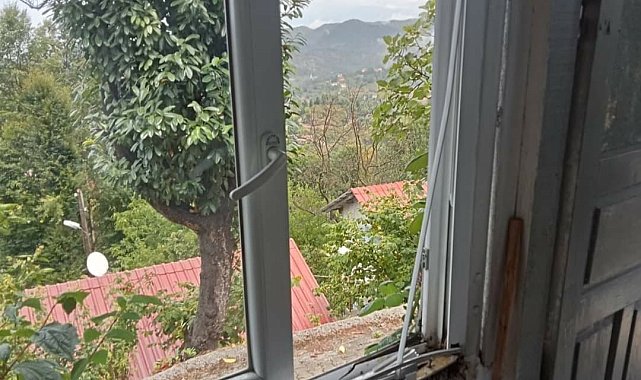 Kilimli'de yıldırım dehşeti; bir ev hasar gördü