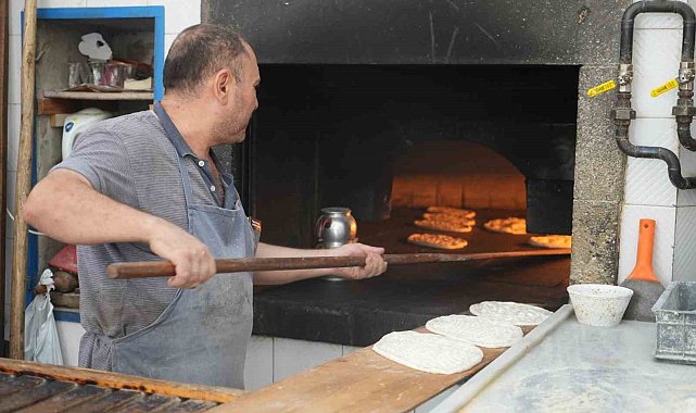 Kilis'in 40 derecelik sıcağında fırınların zorlu ekmek mesaisi