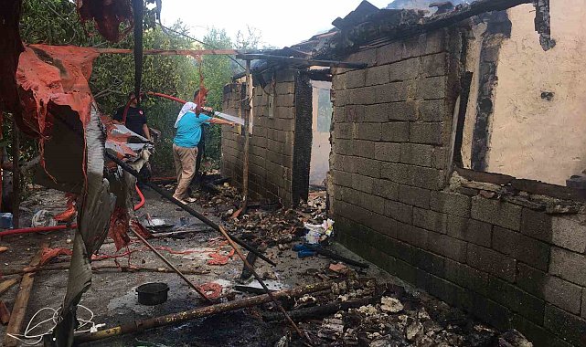 Manavgat'ta kerpiç ev alevlere teslim oldu