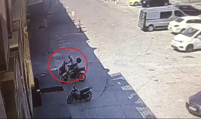 Önce pazarda tezgahları gezdi, sonra metroya binip motosiklet çalmaya gitti