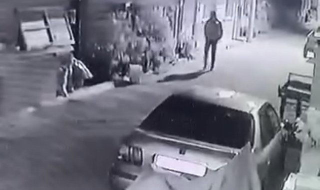 Otomobil hırsızlığı kamerada... Kendi otomobiliymiş gibi alıp kayıplara karıştı