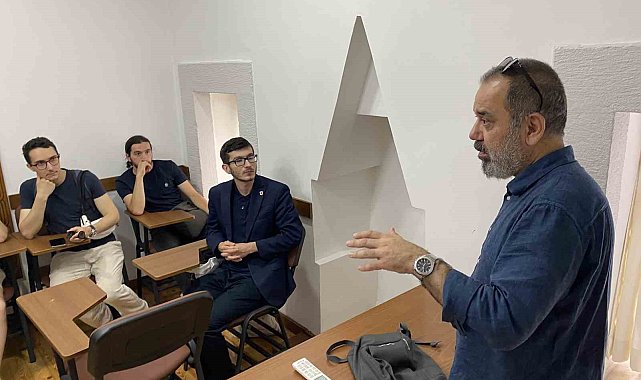 Paris Yunus Emre Enstitüsü "Yaşadığın Şehri Tanıyor Musun" projesinde öğrenciler İstanbul'u keşfediyor