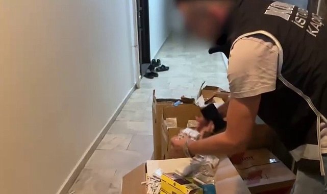 Pendik'te kaçak sigara operasyonu: 25 milyon liralık malzeme ele geçirildi