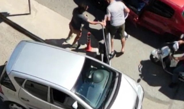 Pendik'te krikolu trafik magandasına uçan kafa attı