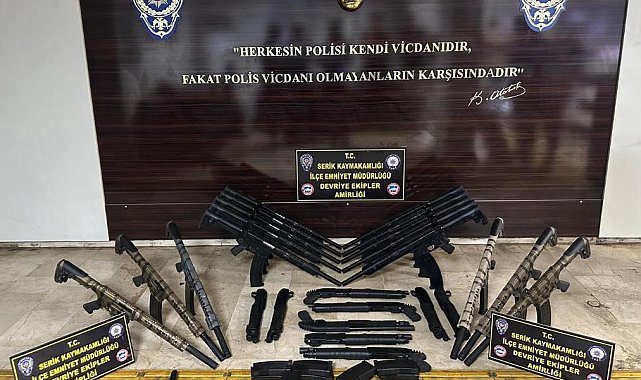 Polisten kaçıp kovalamacayla yakalanan araçtan 25 av tüfeği çıktı
