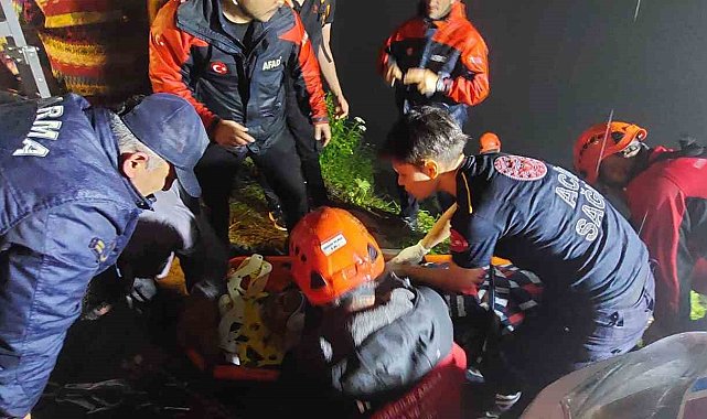 Rize'de bir araç uçuruma yuvarlandı: 2 yaralı