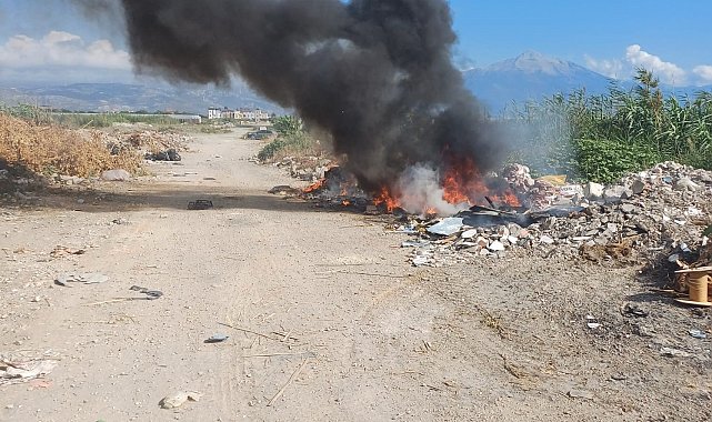 Samandağ'da Moloz Yangını yayılmadan söndürüldü