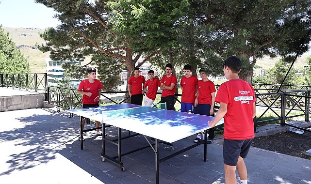 Sultangazili gençlerden yüksek rakımlı kamp