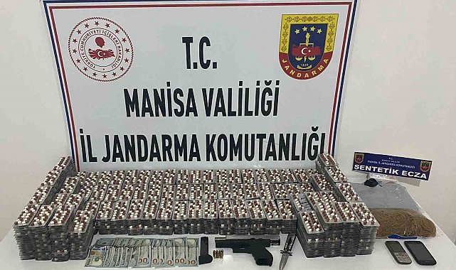 Şüpheli şahsın evinde binlerce sentetik ecza hapı ele geçirildi