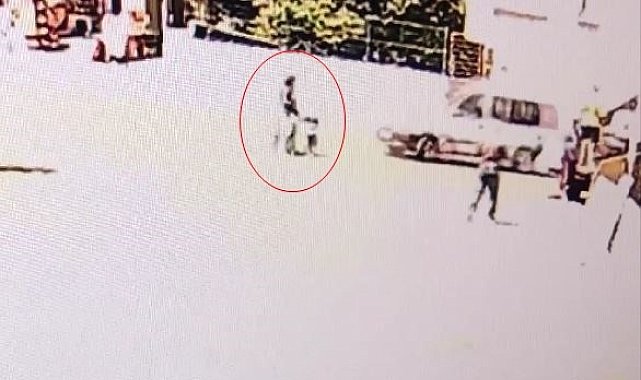 Tekirdağ'da arabanın yayalara çarptığı anlar kamerada: 2'si çocuk 3 yaralı