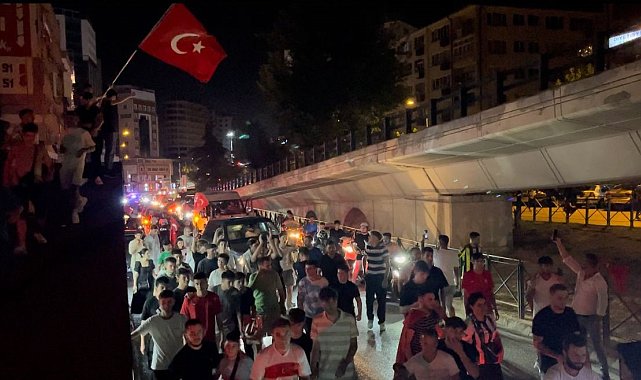 Türkiye çeyrek finale yükseldi, Bursa sokaklara aktı
