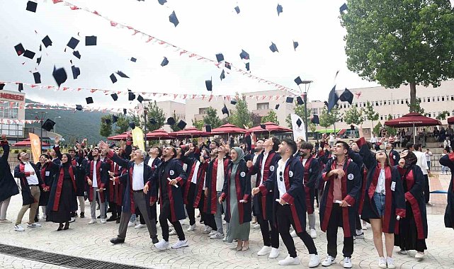 Yeşilyurt Demir Çelik MYO 138 mezun verdi
