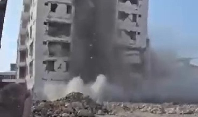10 katlı binanın yerle bir olduğu anlar kamerada