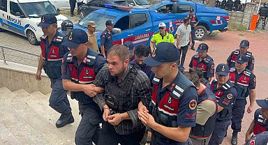 3 akrabasını bıçaklayarak öldürüp yayla evini ateşe veren şahsın mahkemedeki ifadesi ortaya çıktı