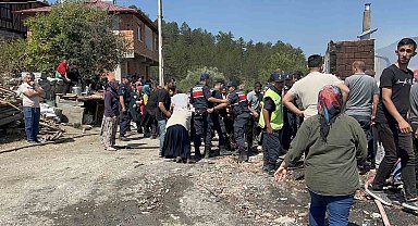 3 ev, 2 ahır ve 1 samanlık alevlere teslim oldu: 16 yaşındaki genç hayatını kaybetti