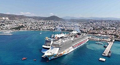 30 Ağustos Zafer Bayramı Kuşadası'nda turizm bayramına döndü