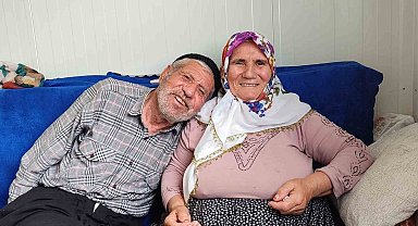 51 yıllık evli çift gençlere örnek oluyor