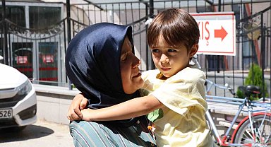 54 yaşındaki kadın emekli polis komşusu tarafından sopayla dövüldüğünü iddia etti