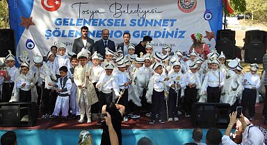 82 çocuk toplu sünnet edildi: Belediye başkanının makam aracı sünnet arabası oldu