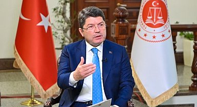 Adalet Bakanı Tunç, bir öğrencinin başvurusunun başörtülü olduğu gerekçesiyle reddedildiği iddiasına ilişkin soruşturma başlatıldığını açıkladı