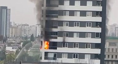 Adana'da lüks apartmanda çıkan yangın korkuttu
