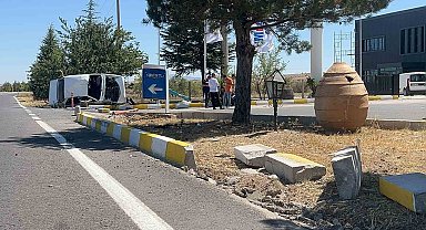 Ağaca çarpan otomobil devrildi: 1 ağır 5 yaralı