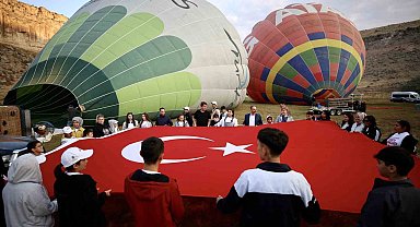 Aksaray'da sevgi evi çocukları çocuklar 30 Ağustos Zafer Bayramı'nı balon uçuşu ile kutladı