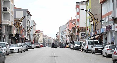 Alaca Belediyesi 4 caddenin aydınlatmasını YEDAŞ'a devretti