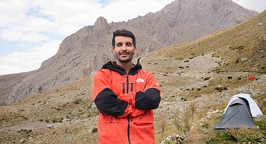 Aladağlar'da 30 kilogramlık kamp yükü ile solo zirve faaliyeti yaptı