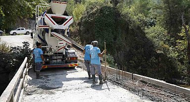Alanya'da 64 yıllık köprüyü yeniliyor