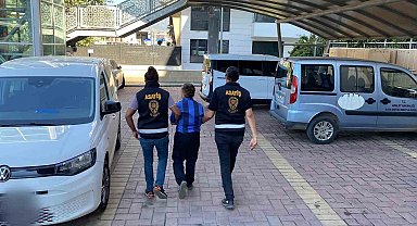 Alanya'da kesinleşmiş hapis cezasıyla aranan 2 firari yakalandı