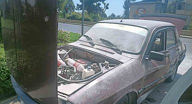 Alanya'da seyir halindeki otomobilde yangın paniği
