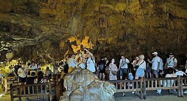 Alanya'da şifa kaynağı mağara yerli ve yabancı turistlerin akınına uğruyor