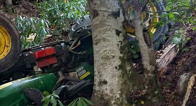 Alaplı'da traktör kazası, sürücü ağır yaralı