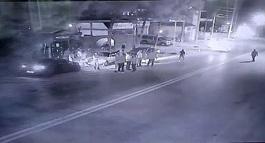 Alınmadıkları eğlence mekanının çalışanını araçla ezerek öldürdüler