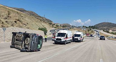 Amasya'da 2 kamyonet çarpıştı: 4 yaralı