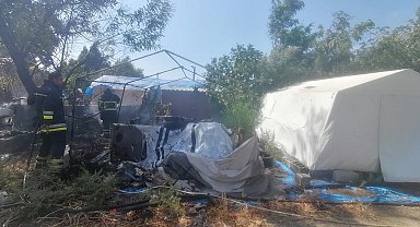 Antakya'da depo olarak kullanılan çadır yandı