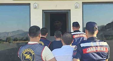Antalya'da 12 yıl 6 ay hapis cezasıyla aranan 2 aranan şahıs yakalandı