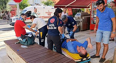 Antalya'da 2 otomobil çarpıştı, sürücüler yaralandı