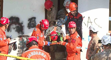 Antalya'da gerçeğini aratmayan büyük deprem tatbikatı