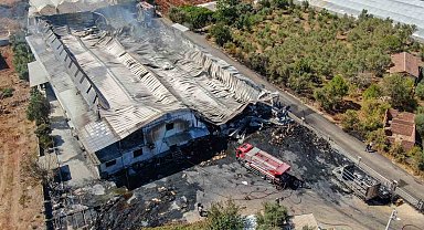 Antalya'da karton fabrikası kül oldu, maddi hasar 100 milyon TL