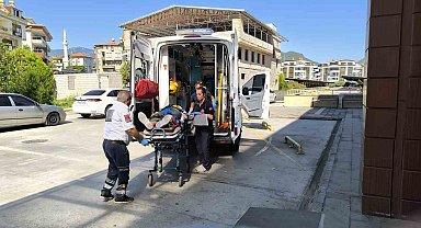 Antalya'da kontrolden çıkan cip uçuruma yuvarlandı: 2 yaralı